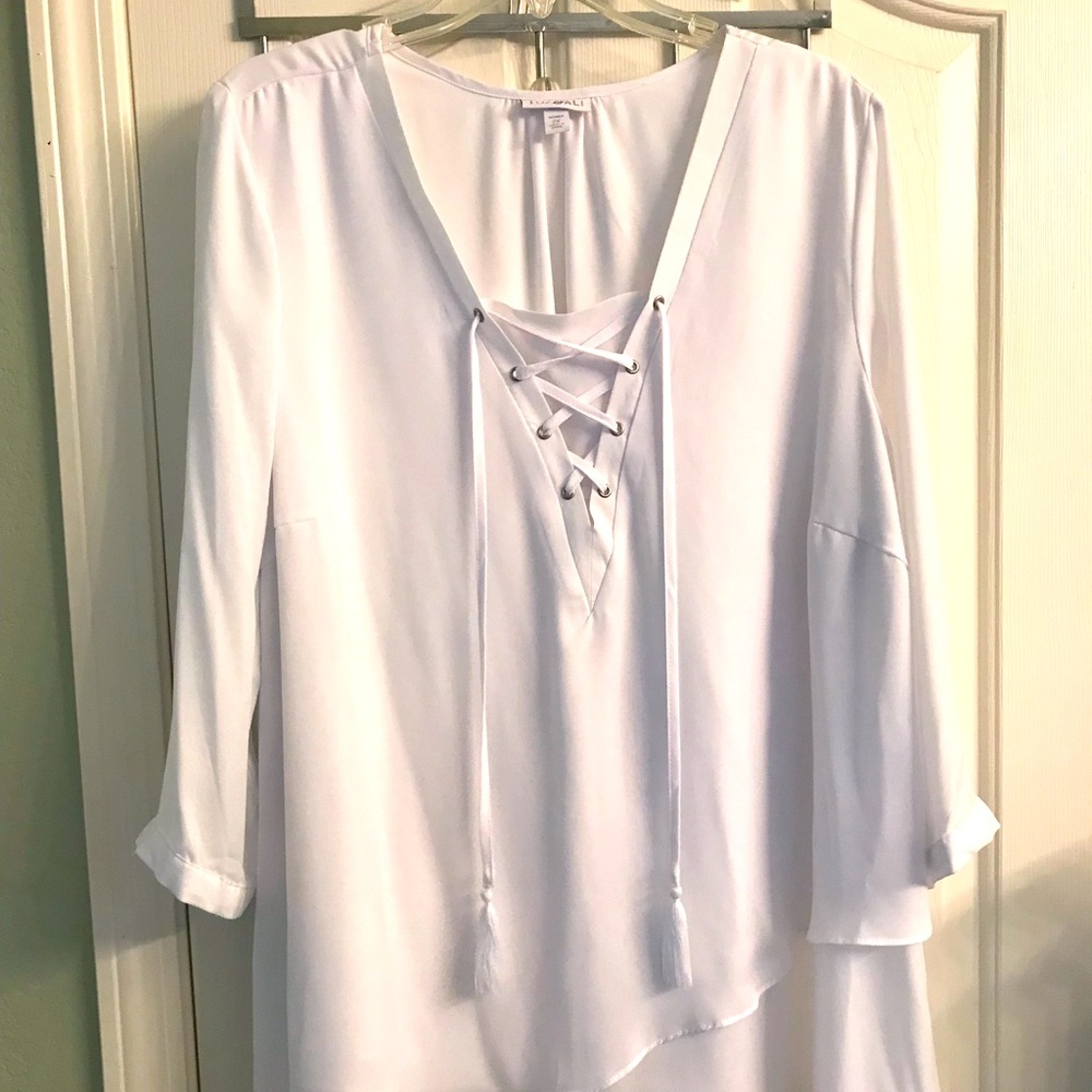 Lovely white tunic! Flowing layers.
